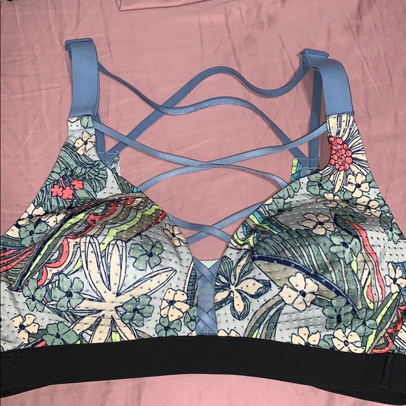 Victoria secret sport size 32a - Picture 2 of 4